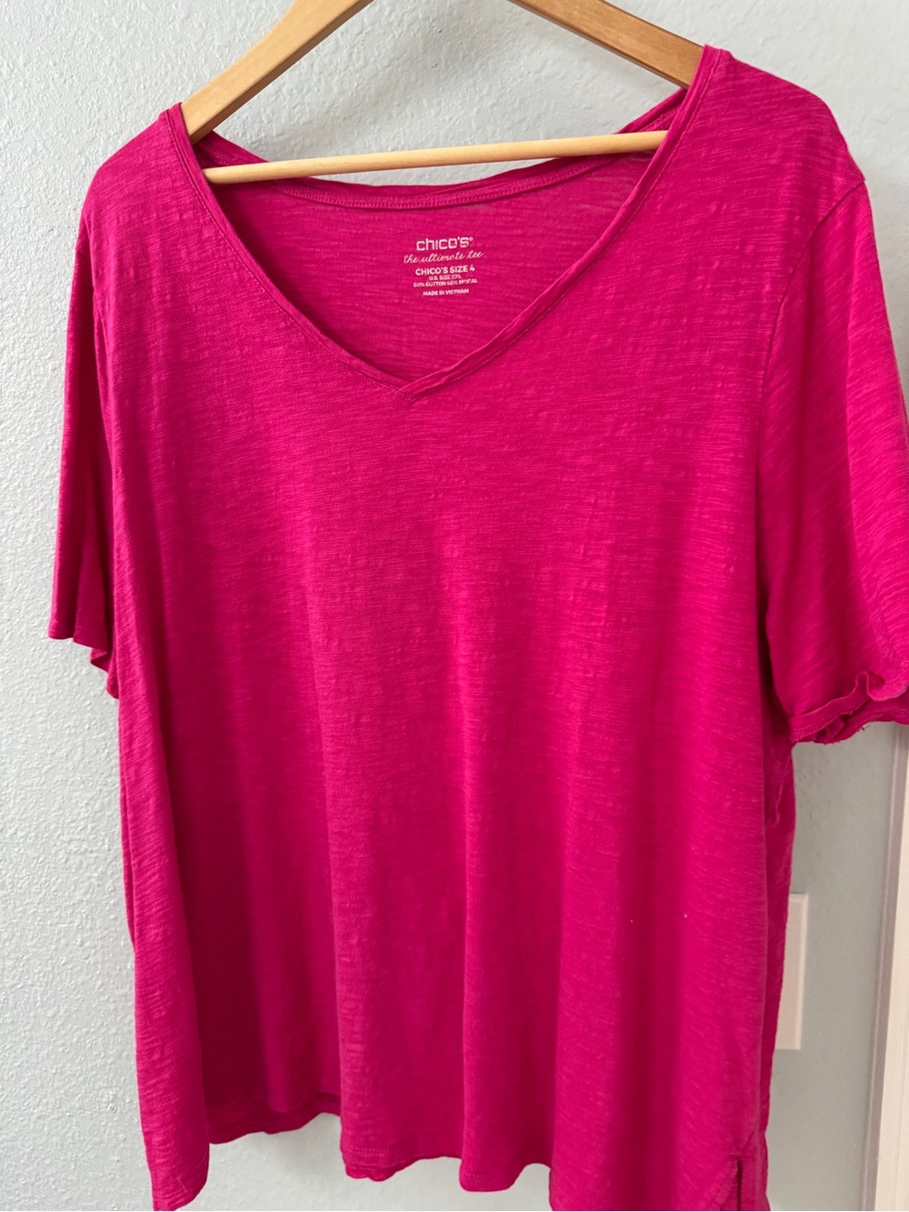 Chico's Hot Pink V-Neck Short Sleeve Tee